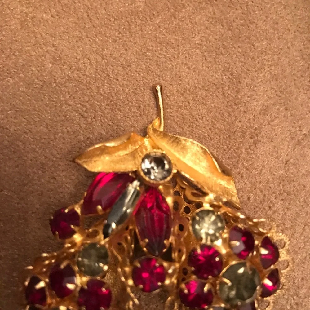 Vintage brooch red and green rhinestones - Picture 5 of 8